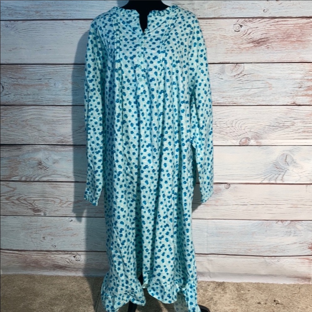 5X Floor length flannel nightgown. Brand new